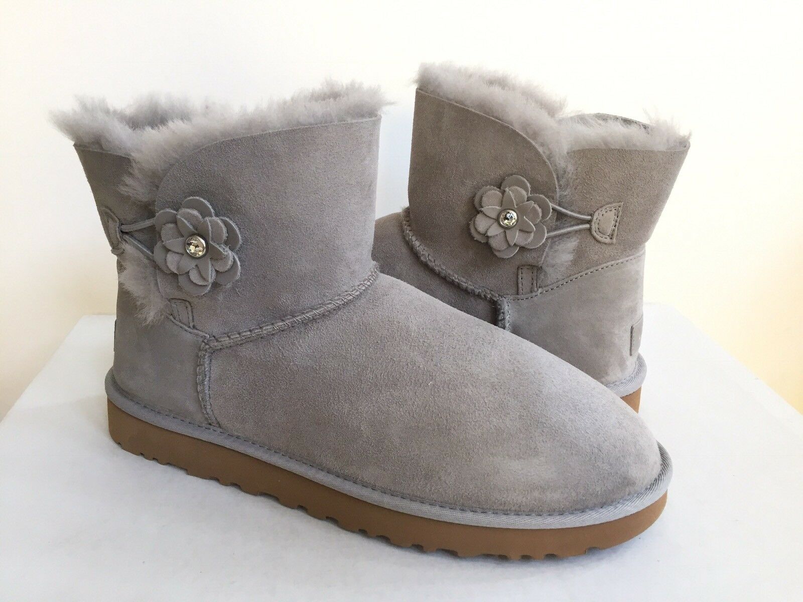 ugg mini bailey bow seal