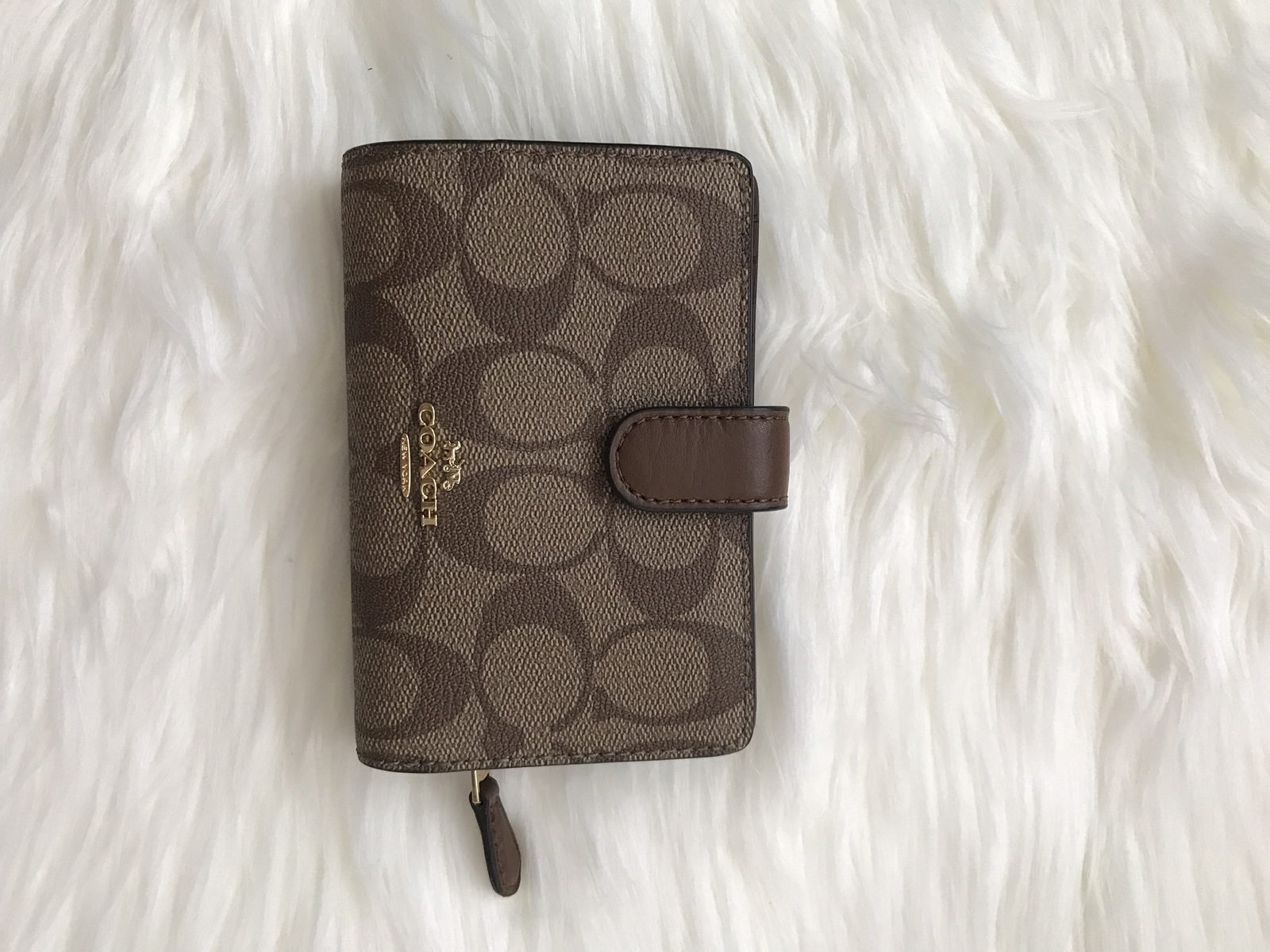 coach medium corner zip wallet black