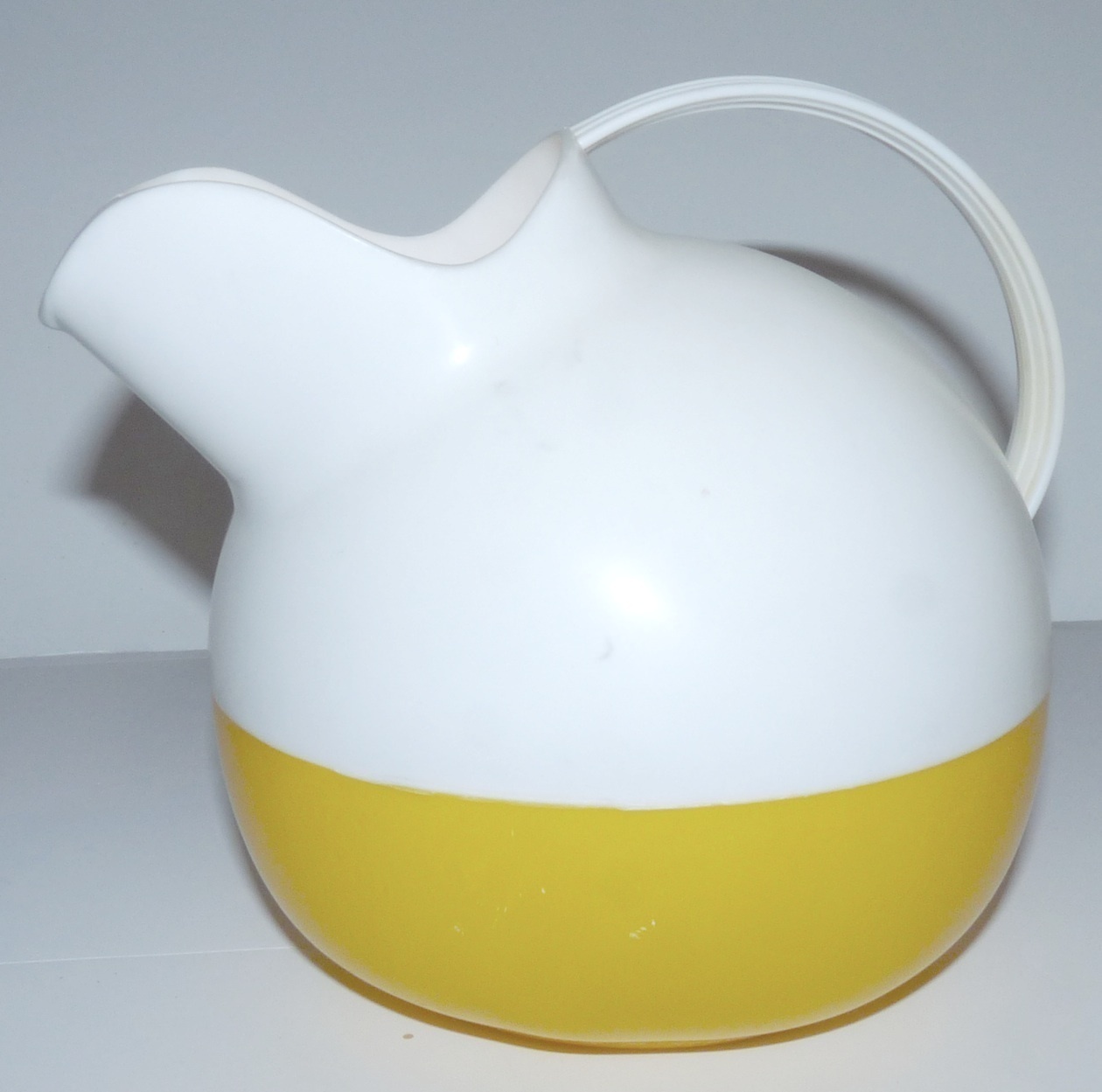 vintage hard plastic mid century pitcher yellow 50's retro modern 1950s