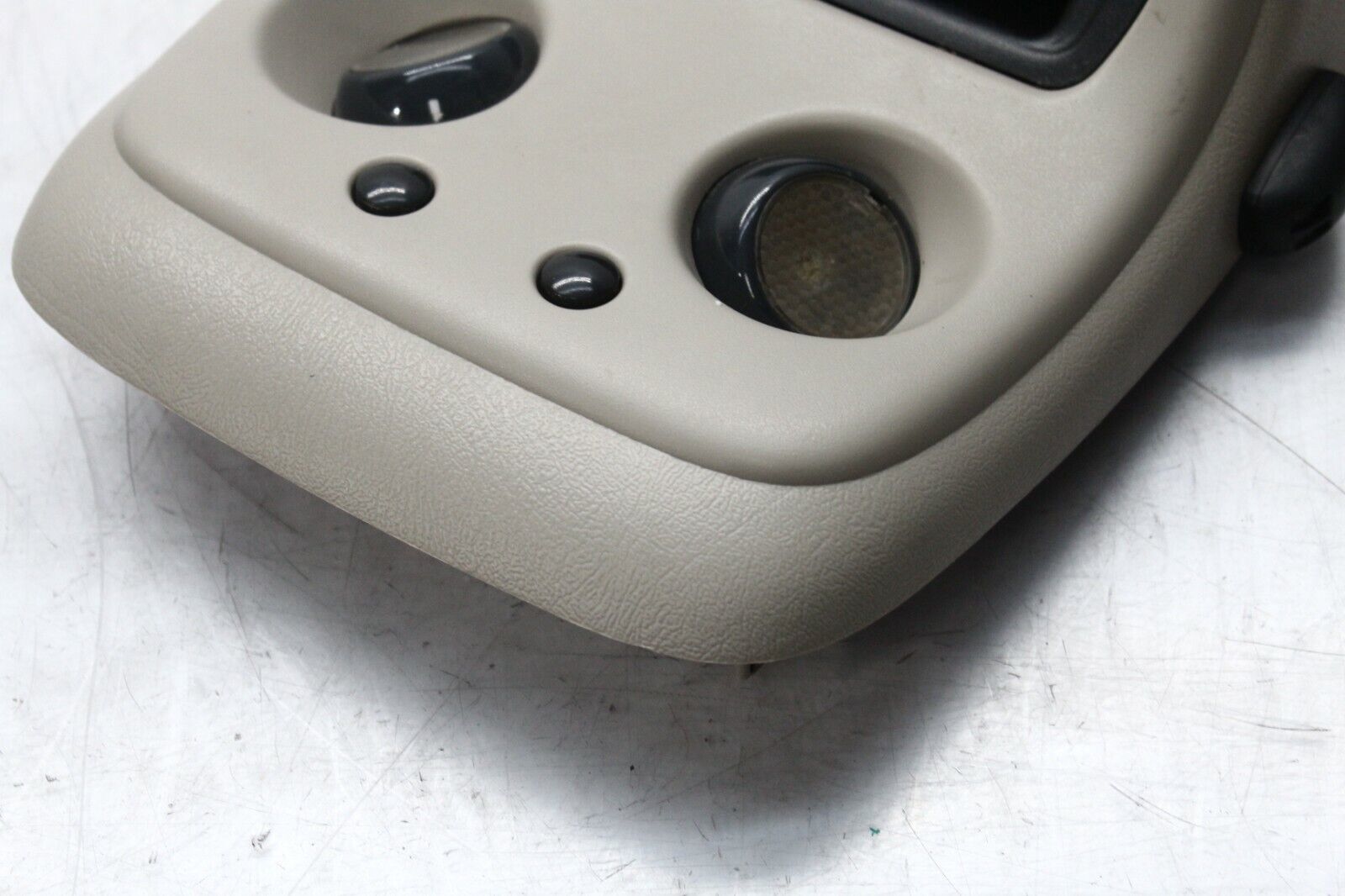 20032006 CHEVROLET SILVERADO TAHOE FRONT OVERHEAD DOMELIGHT CONSOLE