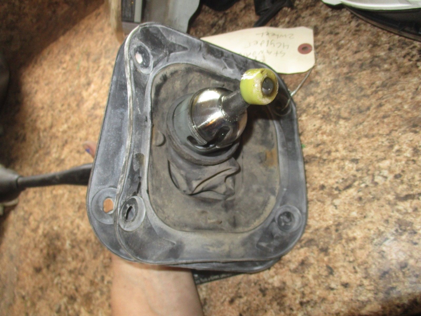 8995 TOYOTA PICKUP 4CLY 2WD MANUAL SHIFTER SHIFT STICK OEM YOTA YARD