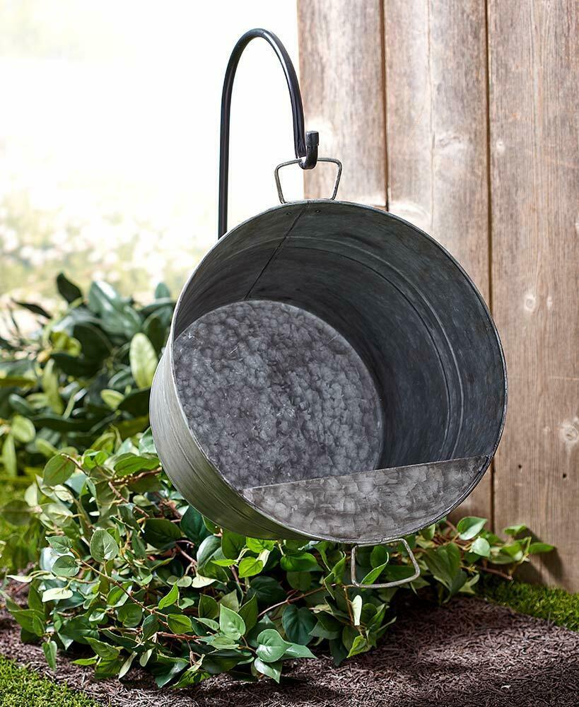 rustic-country-farmhouse-outdoor-galvanized-metal-country-bucket