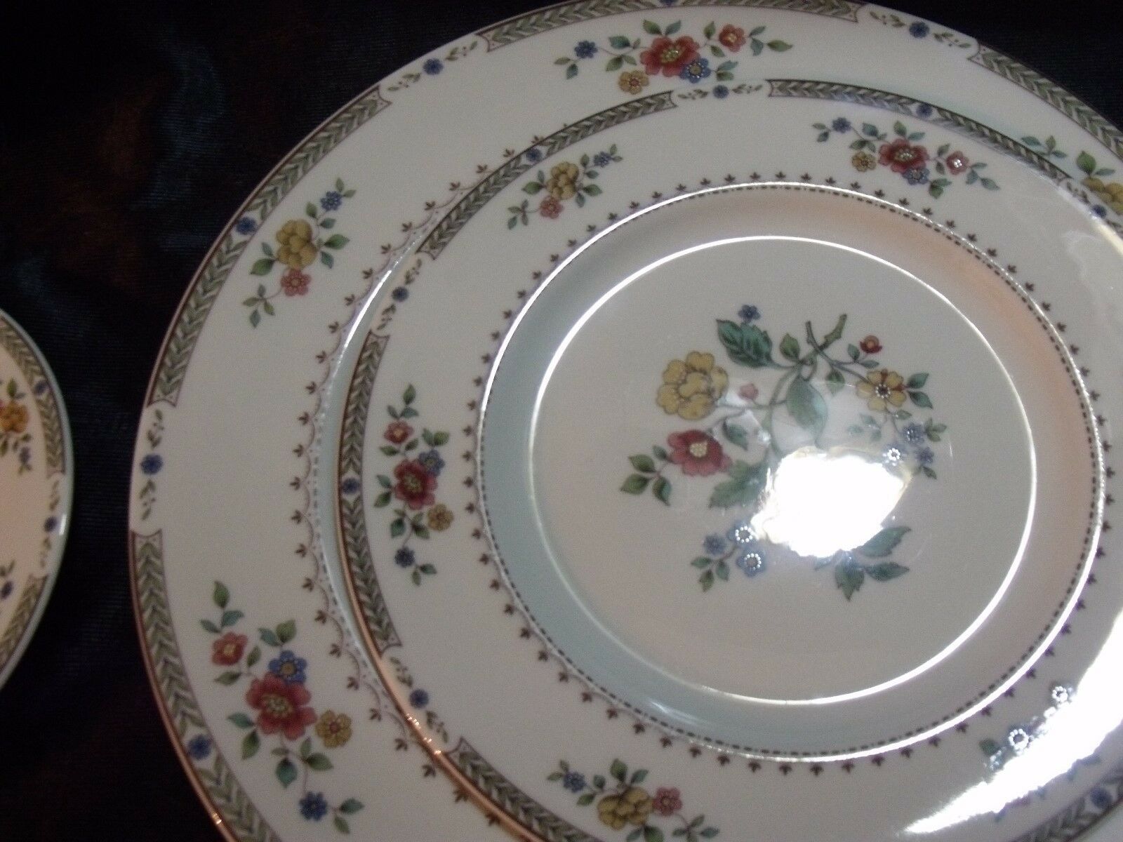Royal Doulton Kingswood TC1115 Oval 9 1/2" Vegetable Serving Bow 