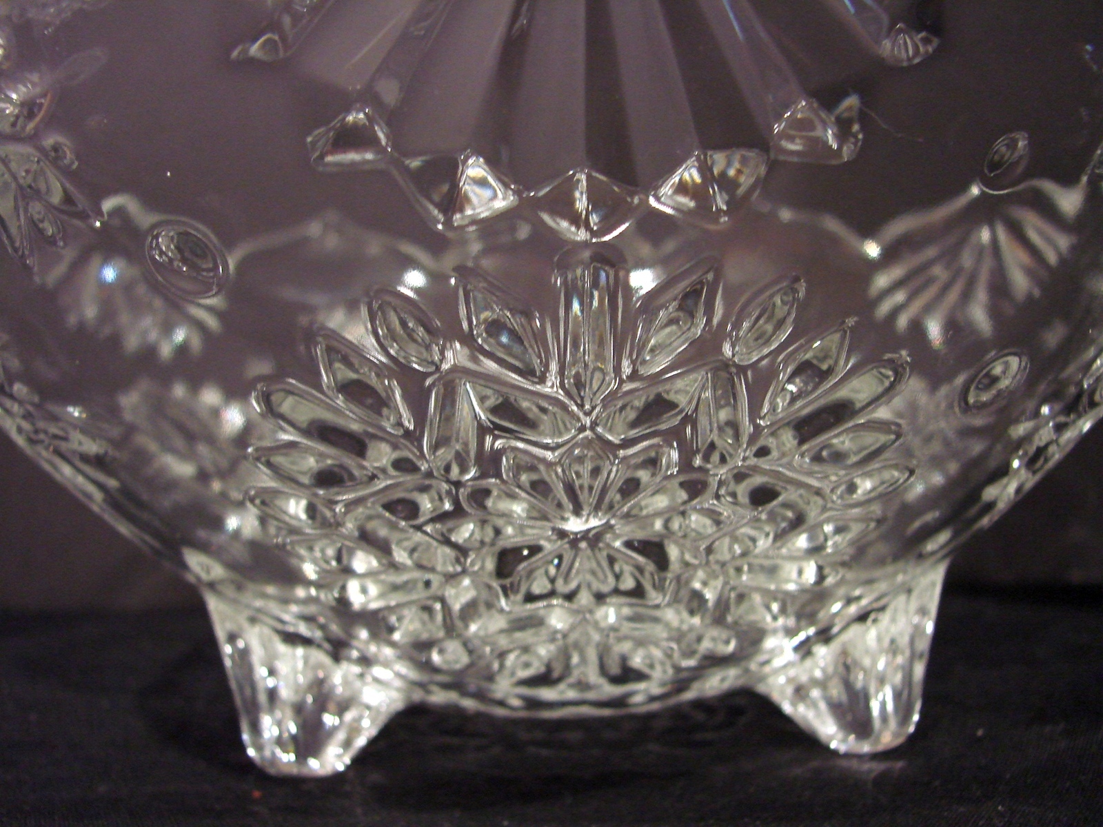 Mikasa Crystal SNOWFLAKE 9" Footed Wintery Holiday BowlDiscontinued