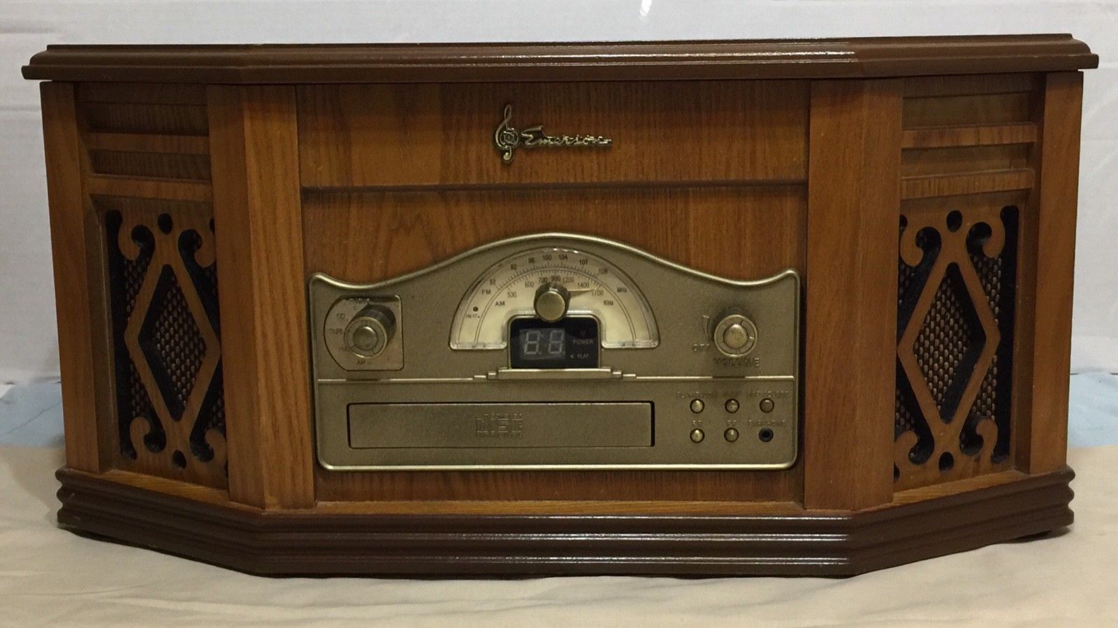 Emerson NR303TT Wood Turntable Cassette CD Player AM/FM Stereo