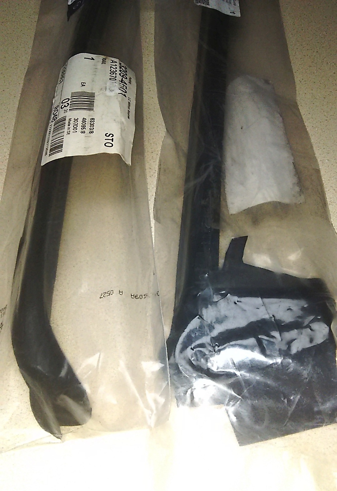 MERCEDES 300CD 280CE W123 COUPE QUARTER WINDOW RUBBER SEAL SEALS/RAIL RAILS Mouldings & Trim