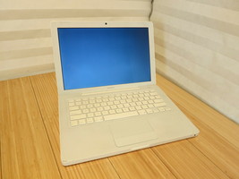 Apple MacBook A1181 13.3&quot; Laptop Intel Core 2 Duo, 2GB RAM, No Hard Drive - $69.76
