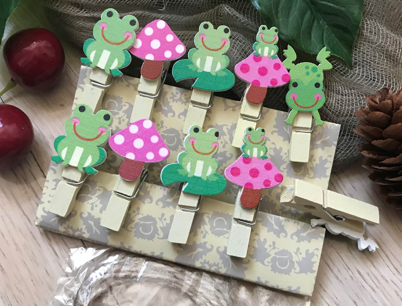 Frog Children's party Favor Gifts,Paper Photo Wooden Clips,Pin Clothespins