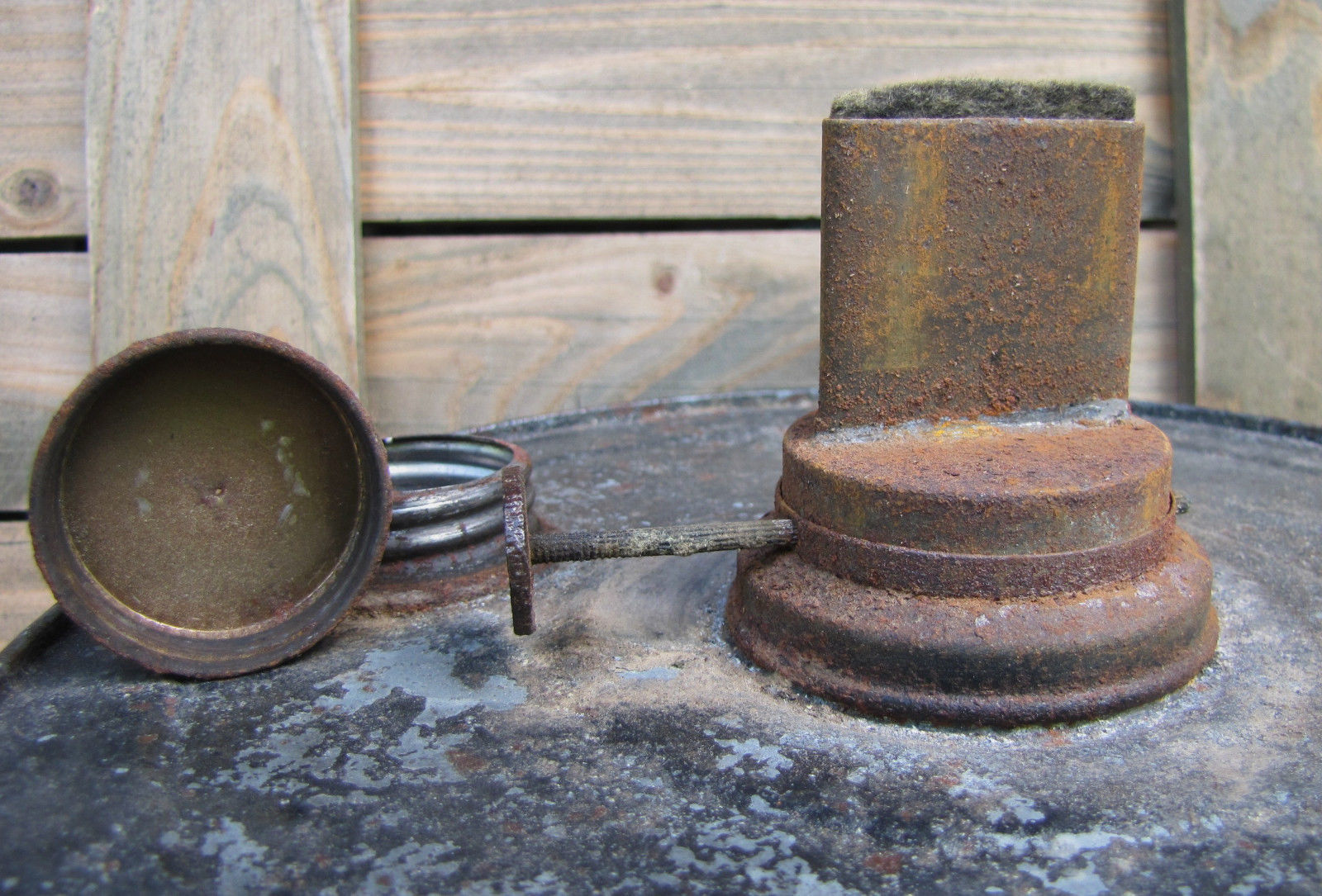 VINTAGE COLLECTIBLE RUSTIC KEROSENE CHICKEN BROODER HEATER UNIQUE