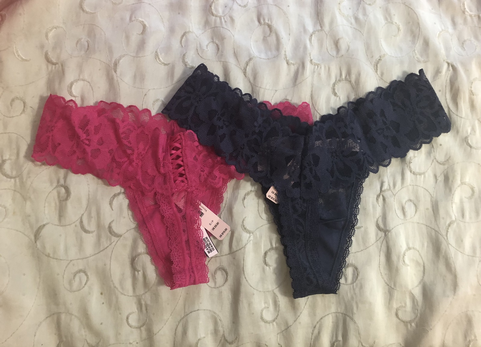 LOT OF 4 NWT Victorias Secret Lace Thong Panties Size Small L31 