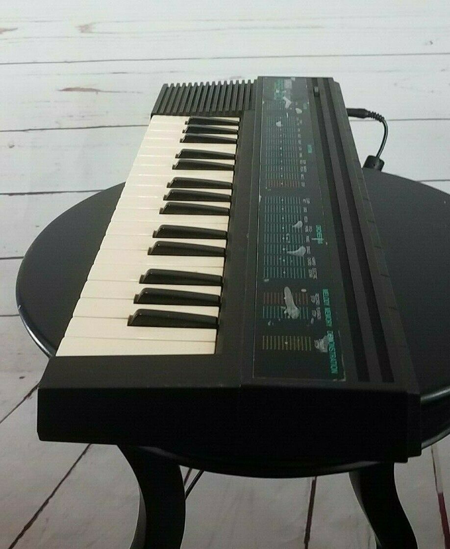 Yamaha PSS130 Portasound Keyboard Vintage Retro 80 s Multiple Sounds