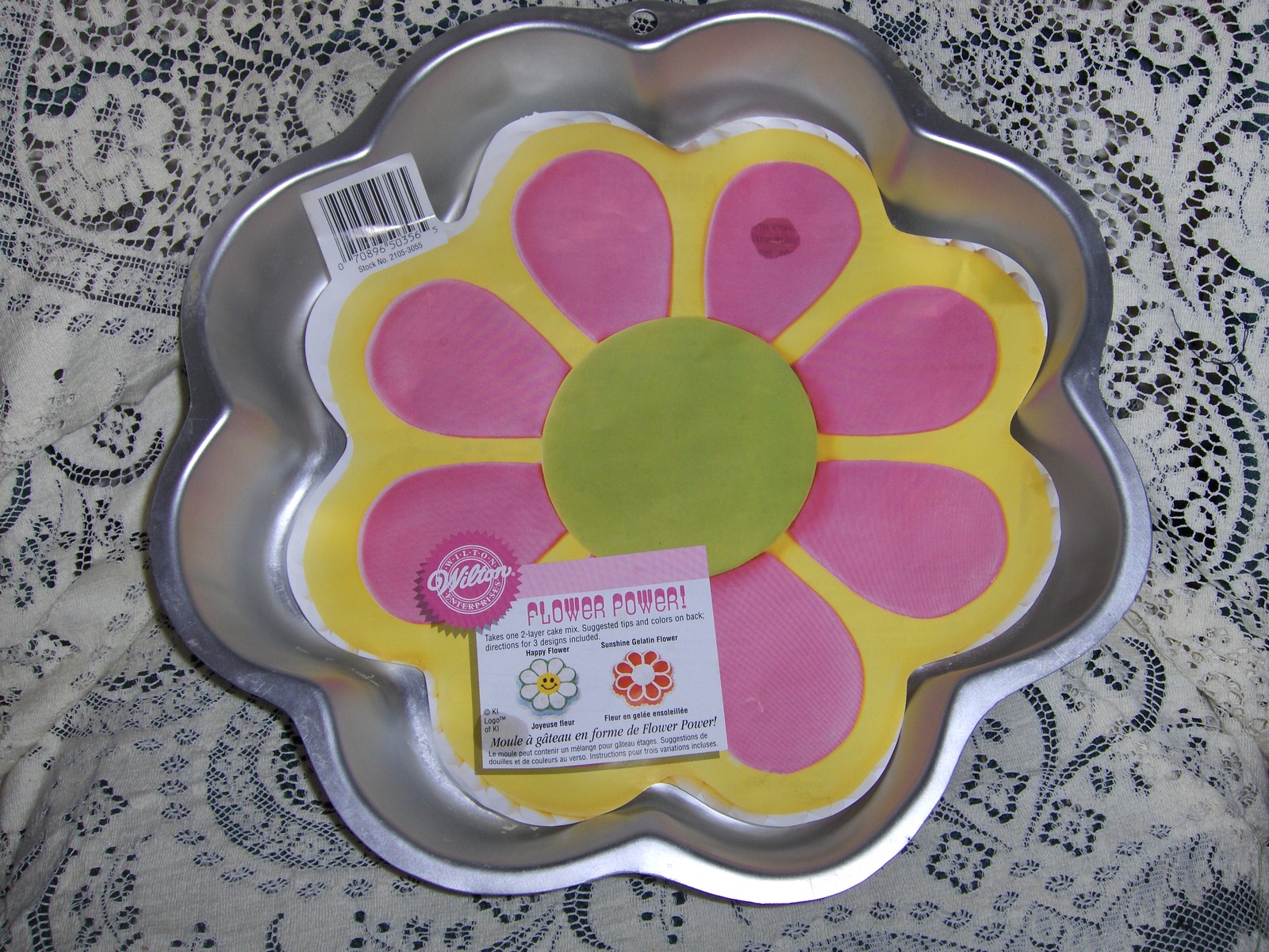 Wilton Flower Power Cake Pan with Insert and Booklet Retired Bakeware