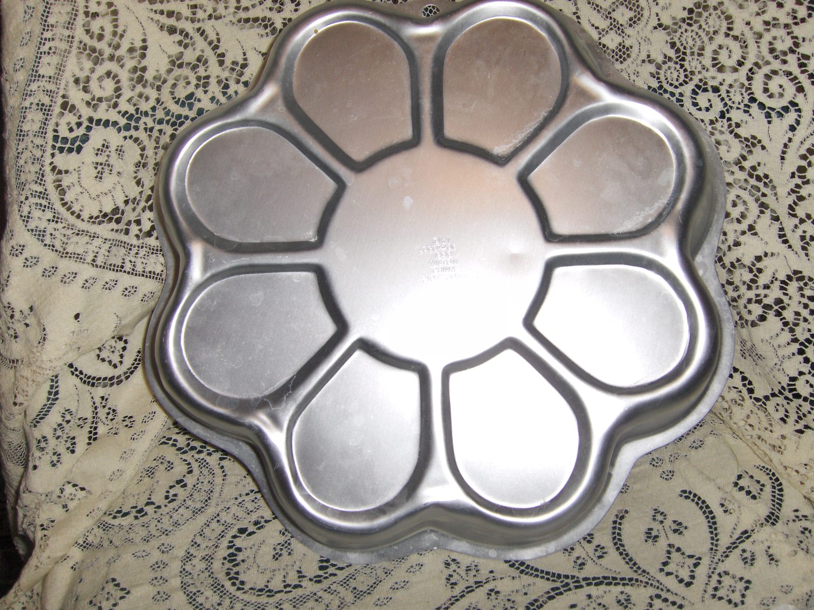 Wilton Flower Power Cake Pan with Insert and Booklet Retired Bakeware