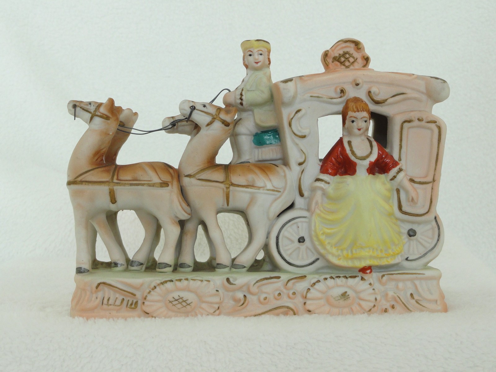 horse drawn carriage figurine