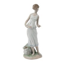 Lladro "Flowers for Goddess" #7709 Young Girl in Toga with Flowers Retired! - $374.22