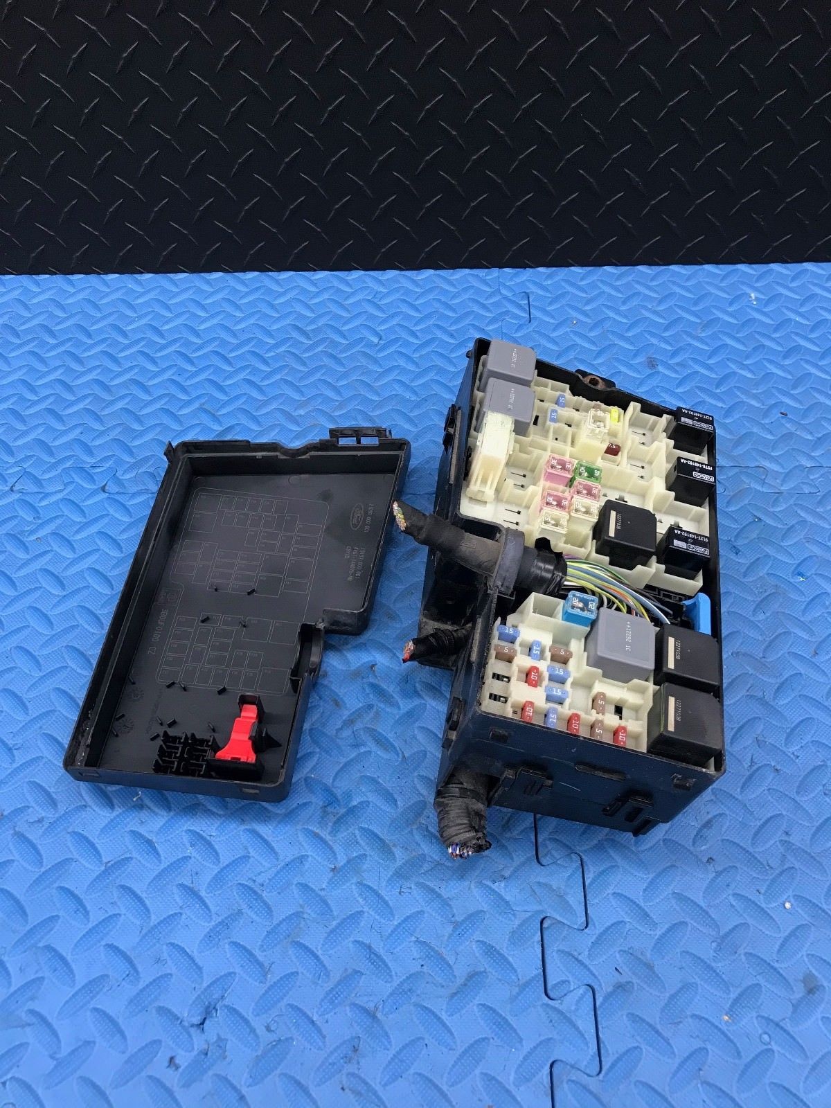 OE Ford Focus Part Wire Wiring Junction Fuse Block Relay Box AV6T-14A076-AB - $98.95