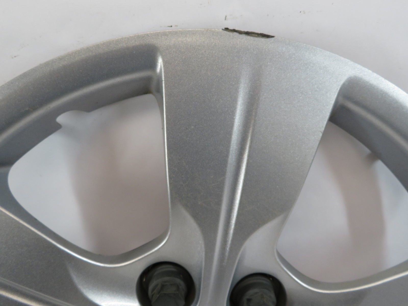 10931 CHEVY CRUZE 16 17 18 2018 OEM 15" CENTER WHEEL COVER PIECE