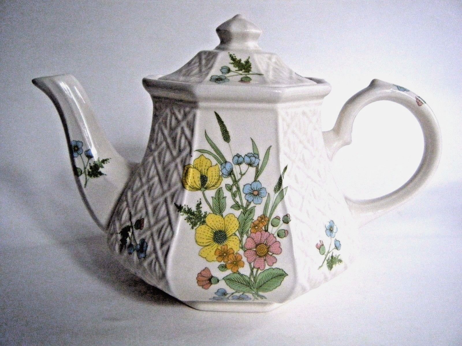 Sadler Teapot Pink Yellow & Blue Floral Pattern Made In England Sadler