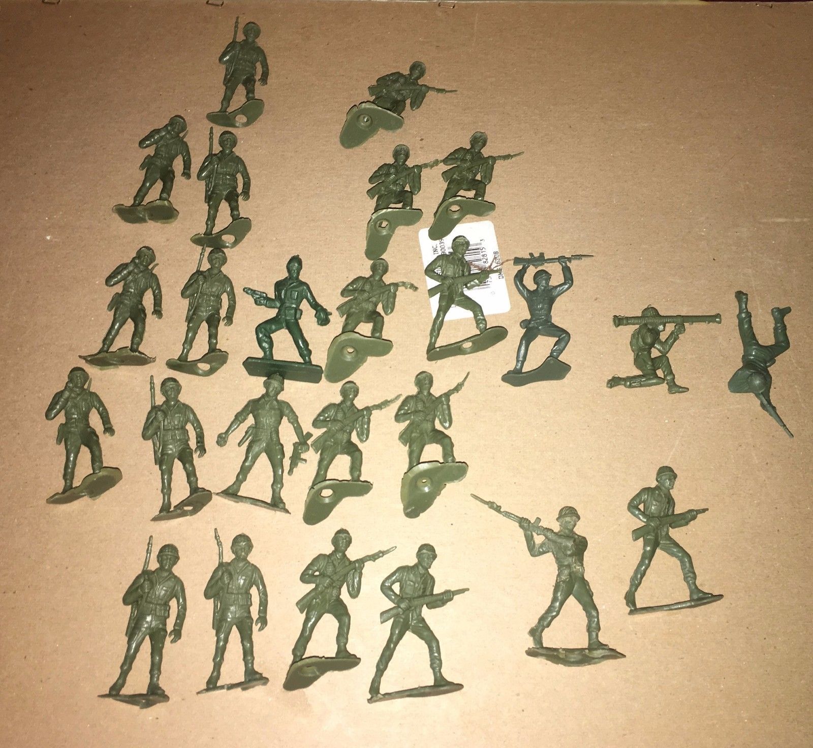 Vintage Plastic Soldier Army Men Lot 25pcs - 1970-Now