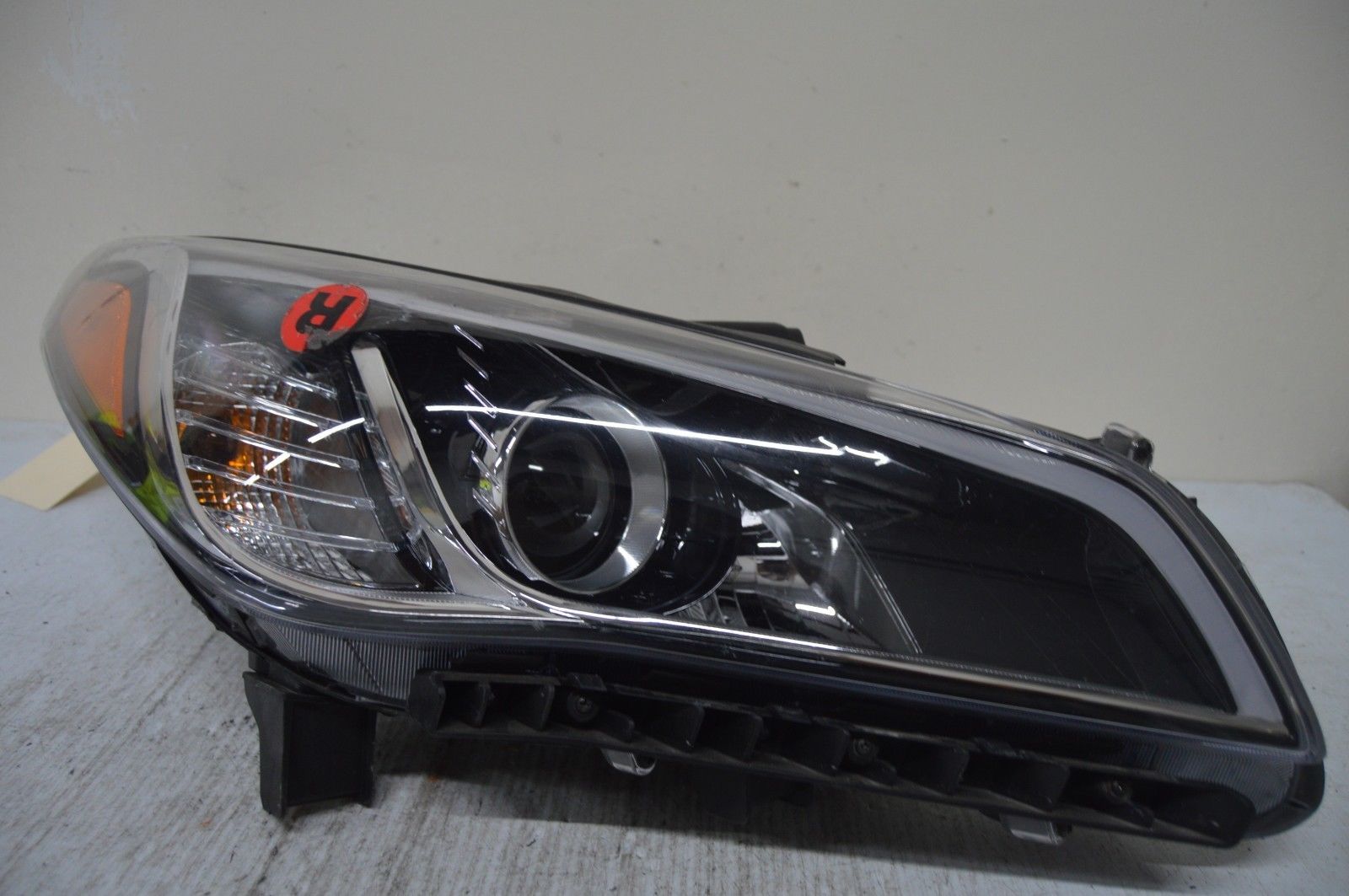 2015 2017 HYUNDAI SONATA RIGHT HEADLIGHT ASSEMBLY OEM RIGHT HL20015