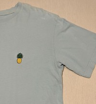 Ace Apparel Embroidered Pineapple T-Shirt Mens Large Light Blue - $5.00