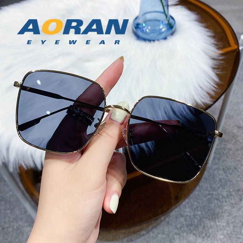 Retro Polarized Sunglasses for Men and Women UV Protection LVL-554