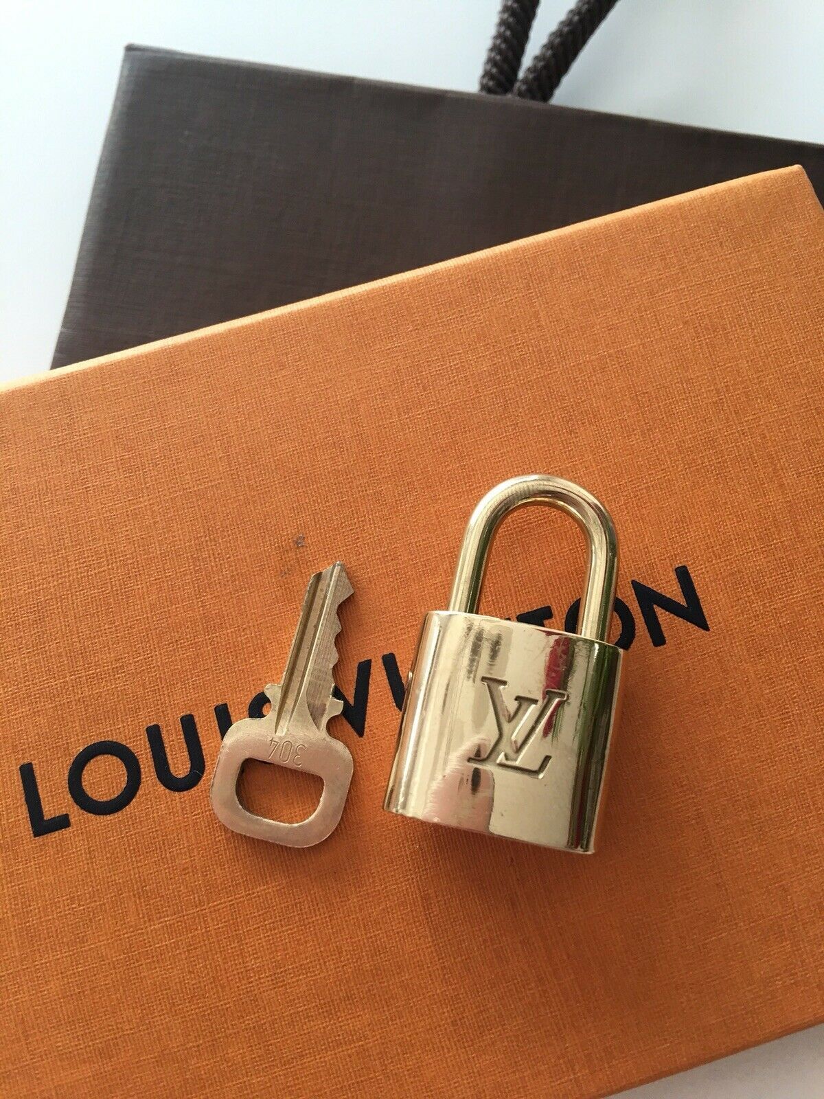 LOUIS VUITTON LOCK & KEY FOR ALL BAGS. PROF POLISHED! LV Drawer Gift Box & Bag! - Handbag ...