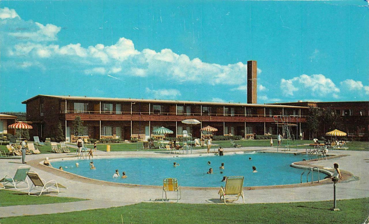 OK, Oklahoma WESTERN HILLS LODGE~Sequoyah State Park POOL Roadside 1970 ...