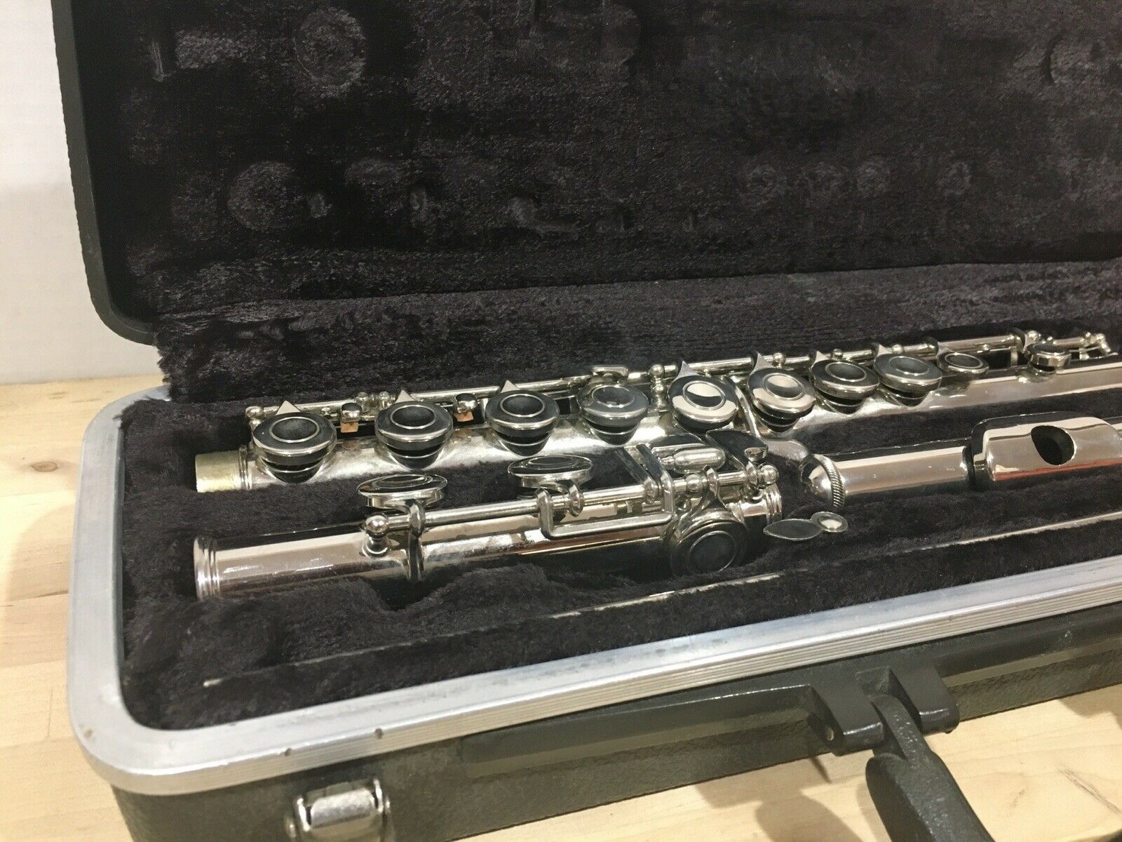 THE SELMER COMPANY USA BUNDY FLUTE #586458 WITH HARD CASE - VINTAGE - Flute