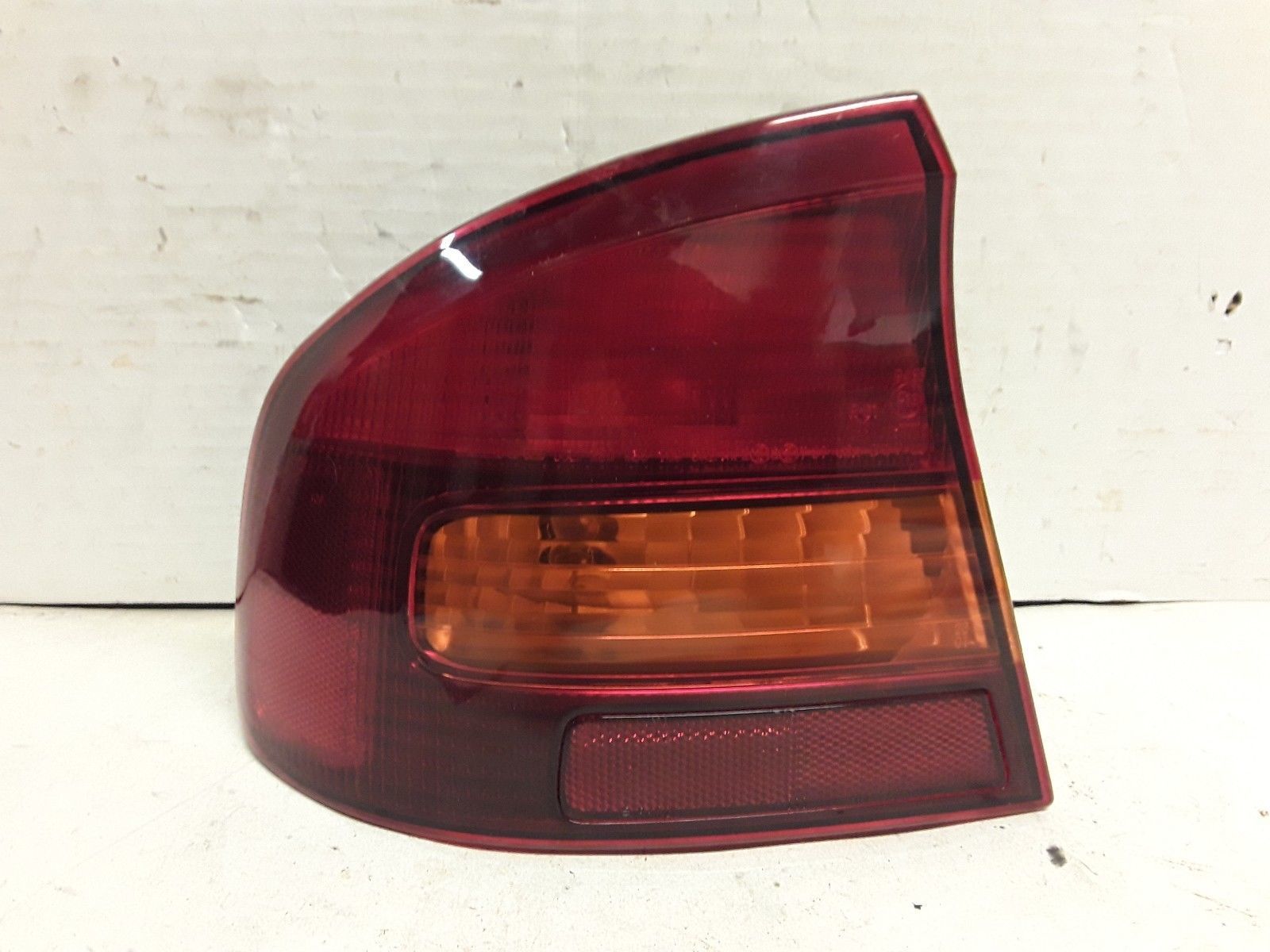 00 01 02 03 04 Subaru Legacy sedan left drivers tail light OEM Tail Lights