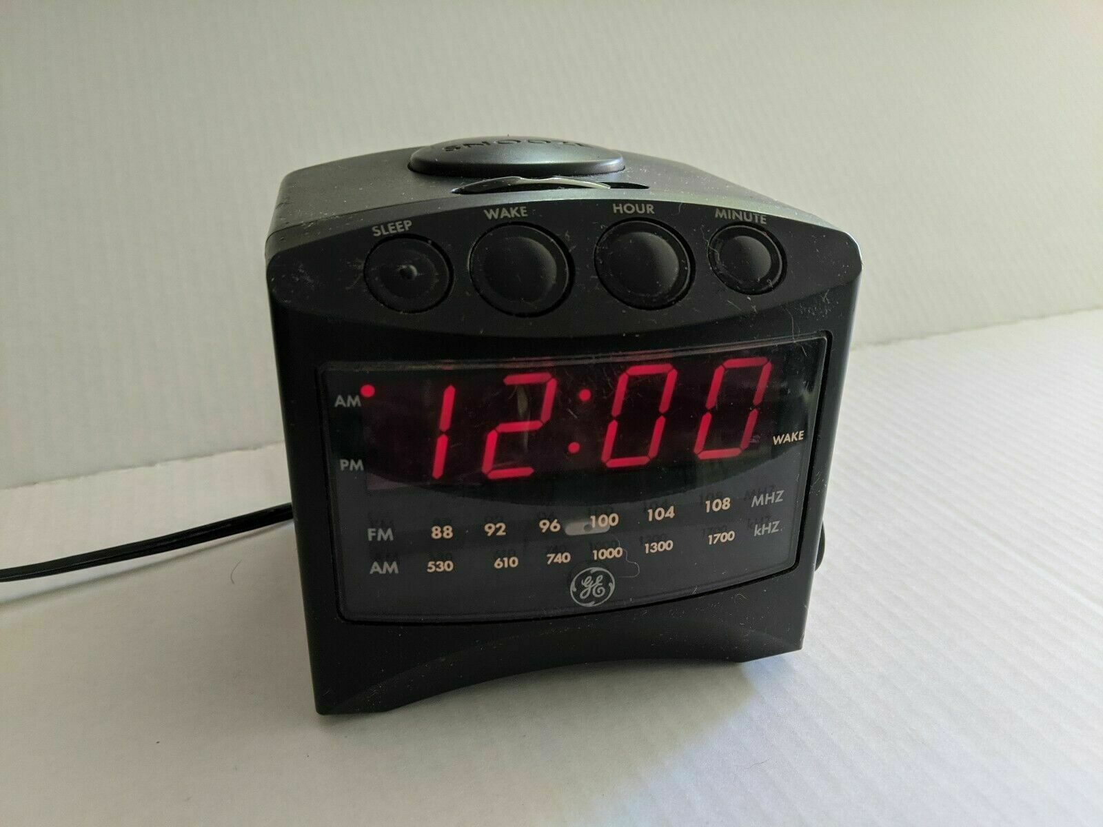 Vintage 1980 General Electric GE Model 74807A AM/FM Alarm Clock Radio
