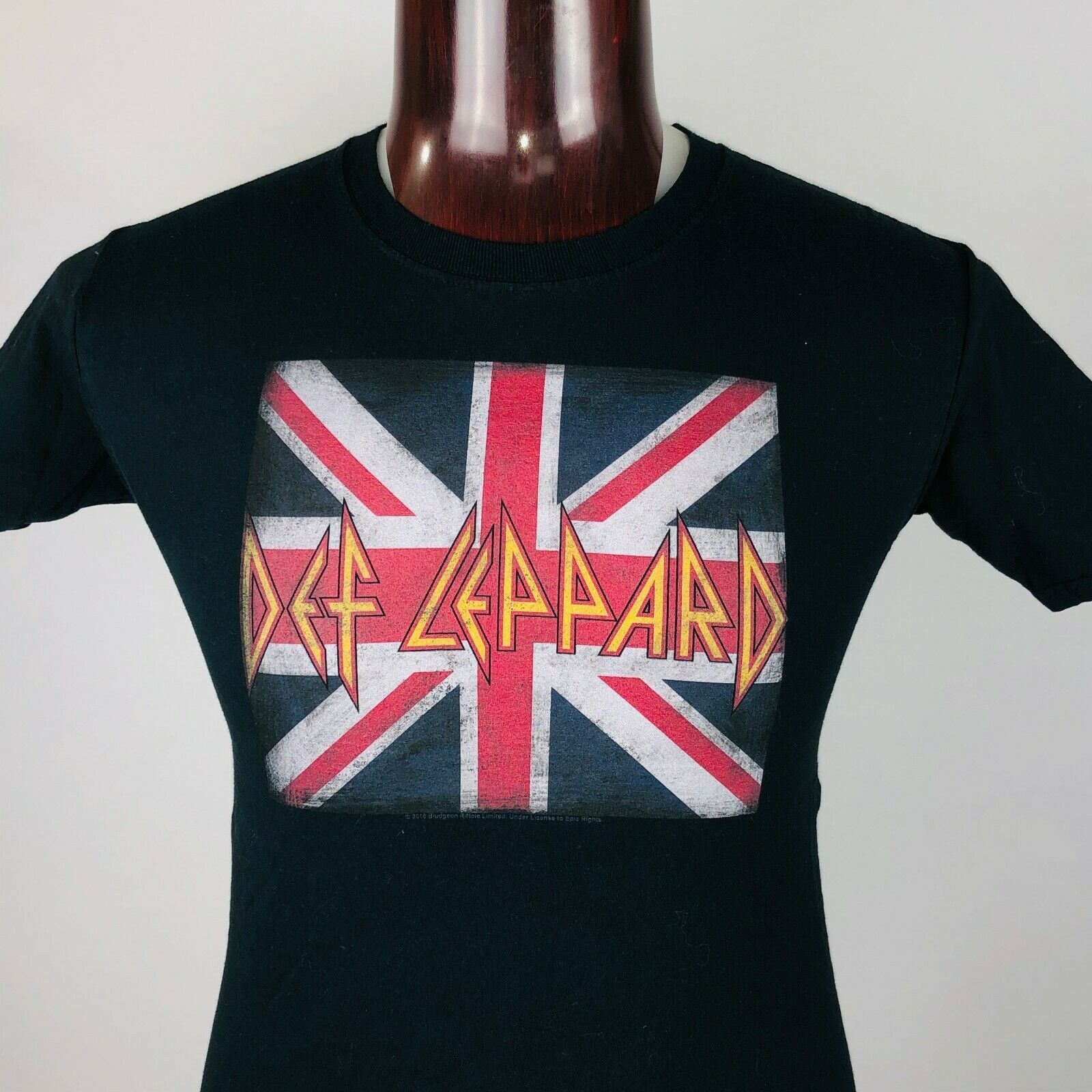 def leppard graphic tee