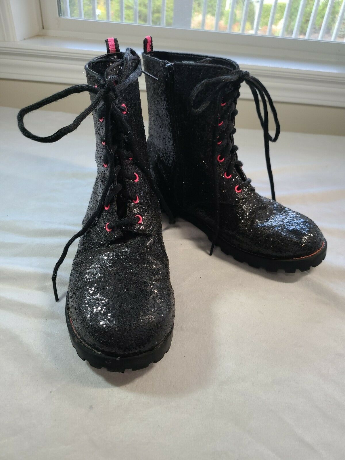 Faded Glory woman Size 6  Black Glitter Sparkle  combat Boot - $12.74