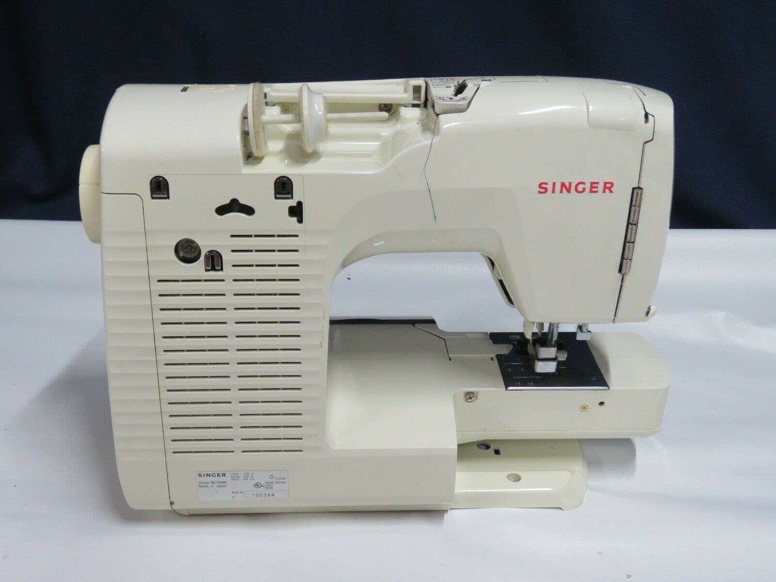 Singer Quantum XL5000 Computerized Embroidery Sewing Machine with Case