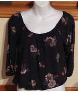 American Eagle Outfitters Womens Size Small Gray Flowered Crop Top - $8.86
