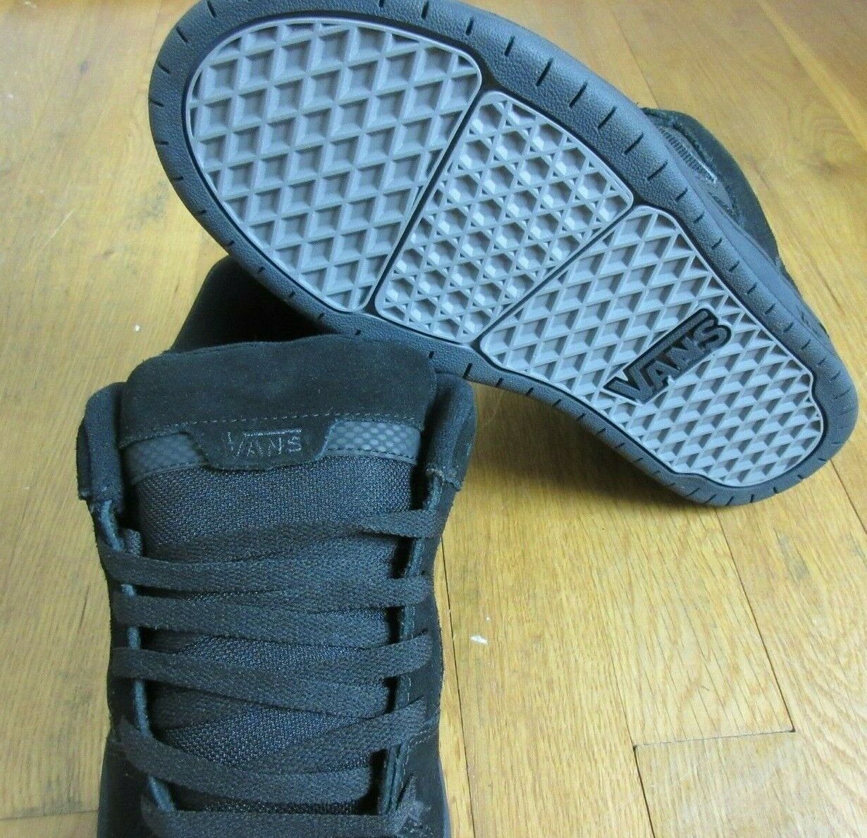 vans docket 10.5