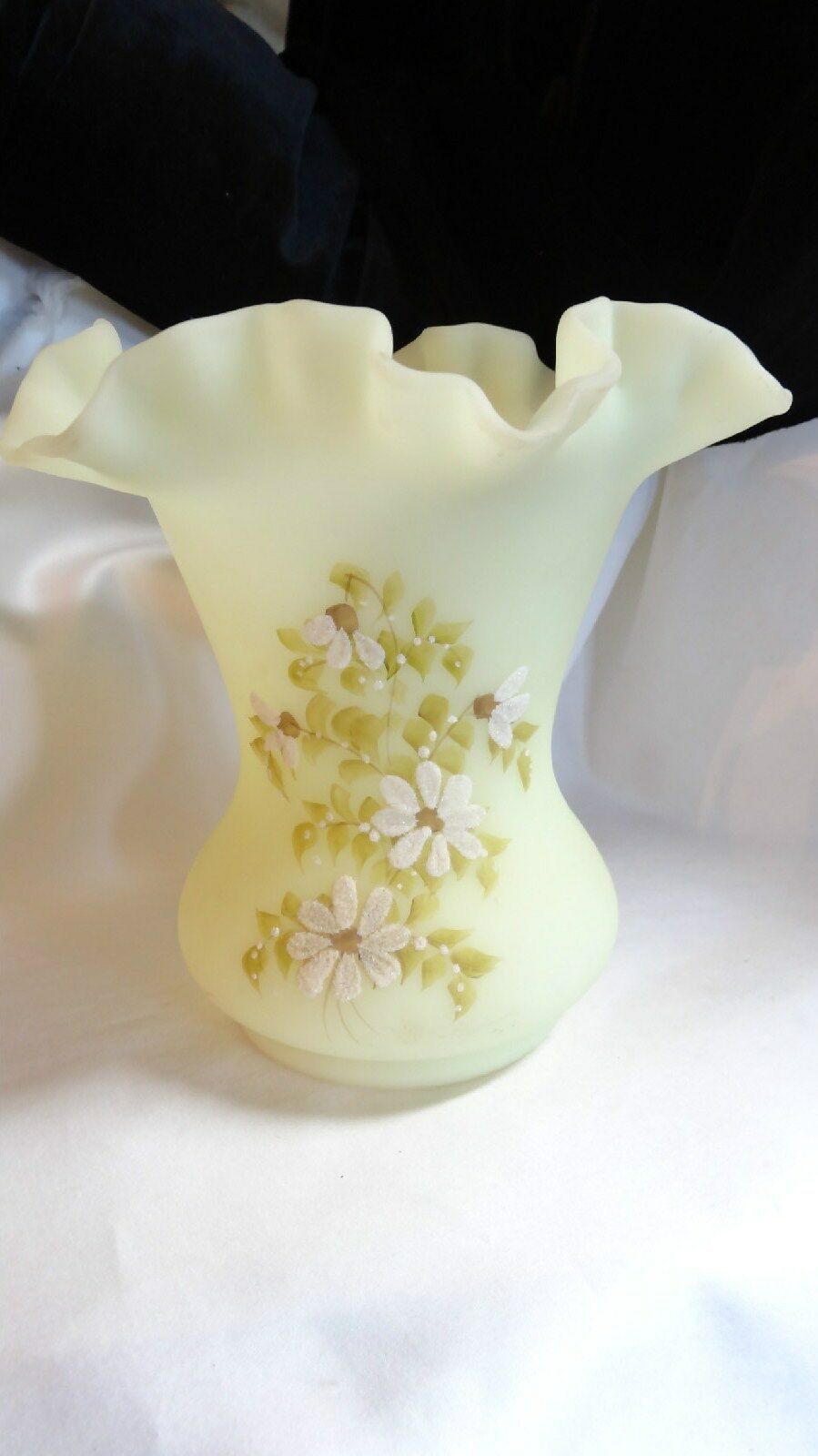 Fenton Art Glass Hand Painted White Daisies Uranium Custard Ruffled