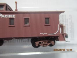 Micro-Trains # 05000240 Southern Pacific 34' Wood Sheathed Caboose # SP 319 (N) image 3
