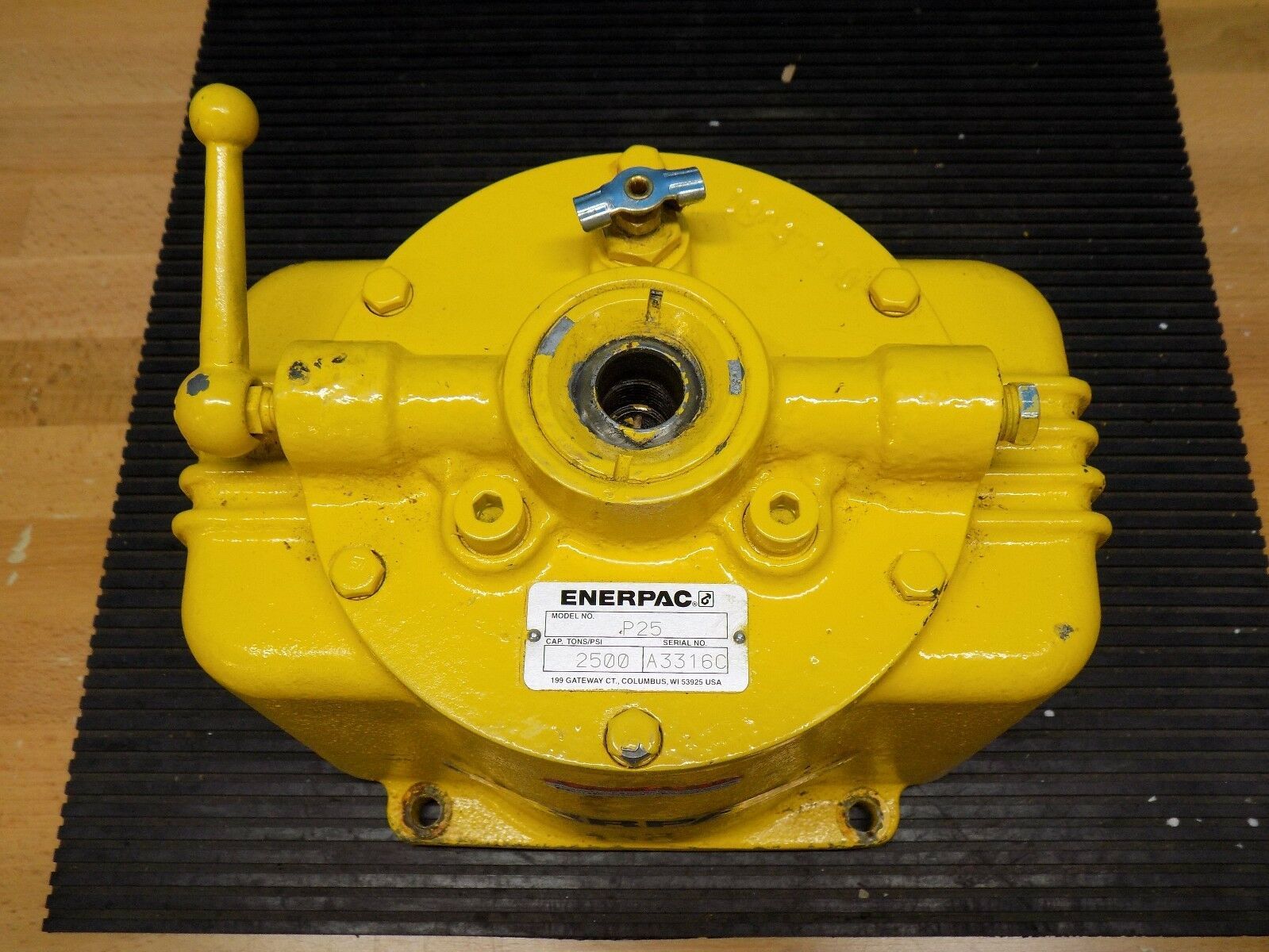 Enerpac Low Pressure Hydraulic Hand Pump 2500 Max psi SingleStage P25