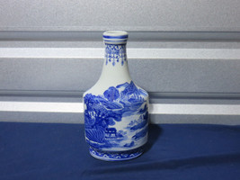 Vintage Ashley Belle Blue White 10&quot; Vase (B13) - $18.51