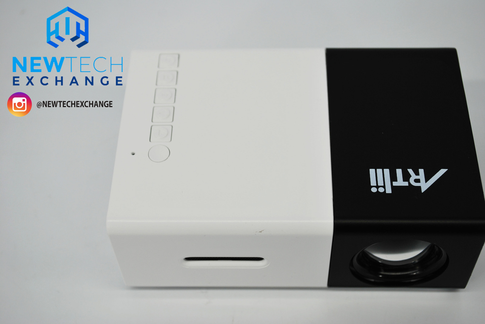 artlii mini projector