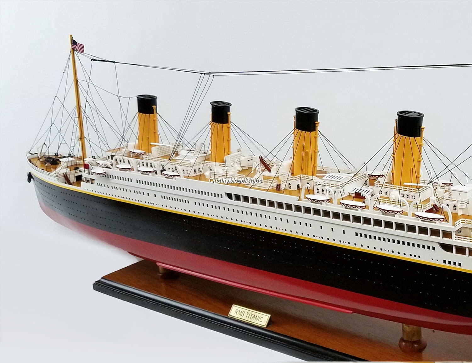 RMS TITANIC Museum Quality Model 40