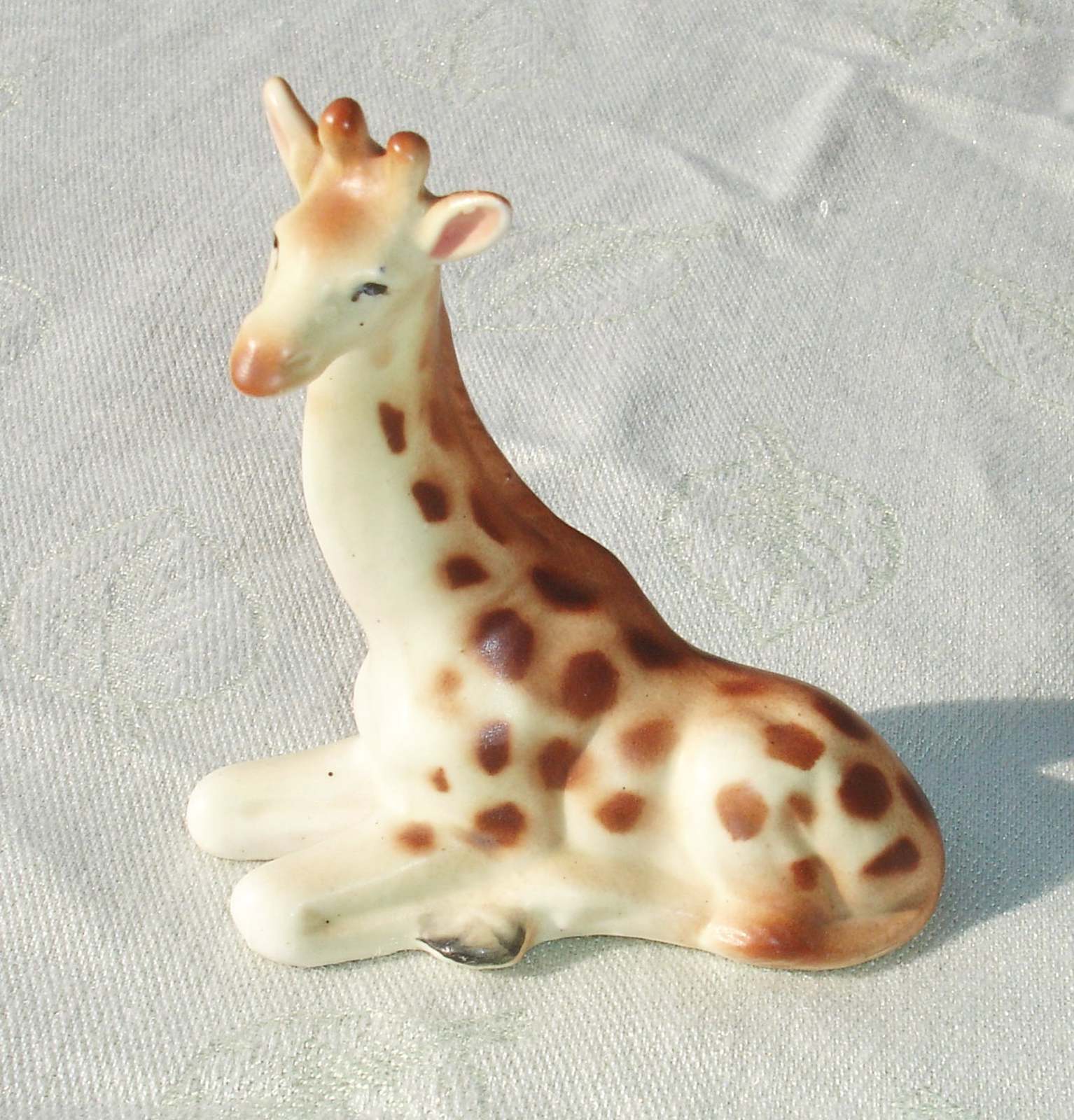 giraffe figurine toy