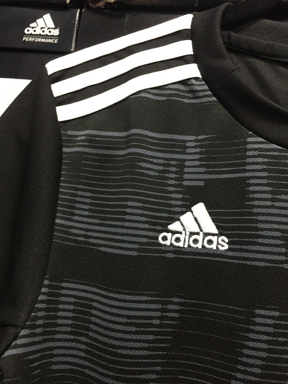 playera adidas negra