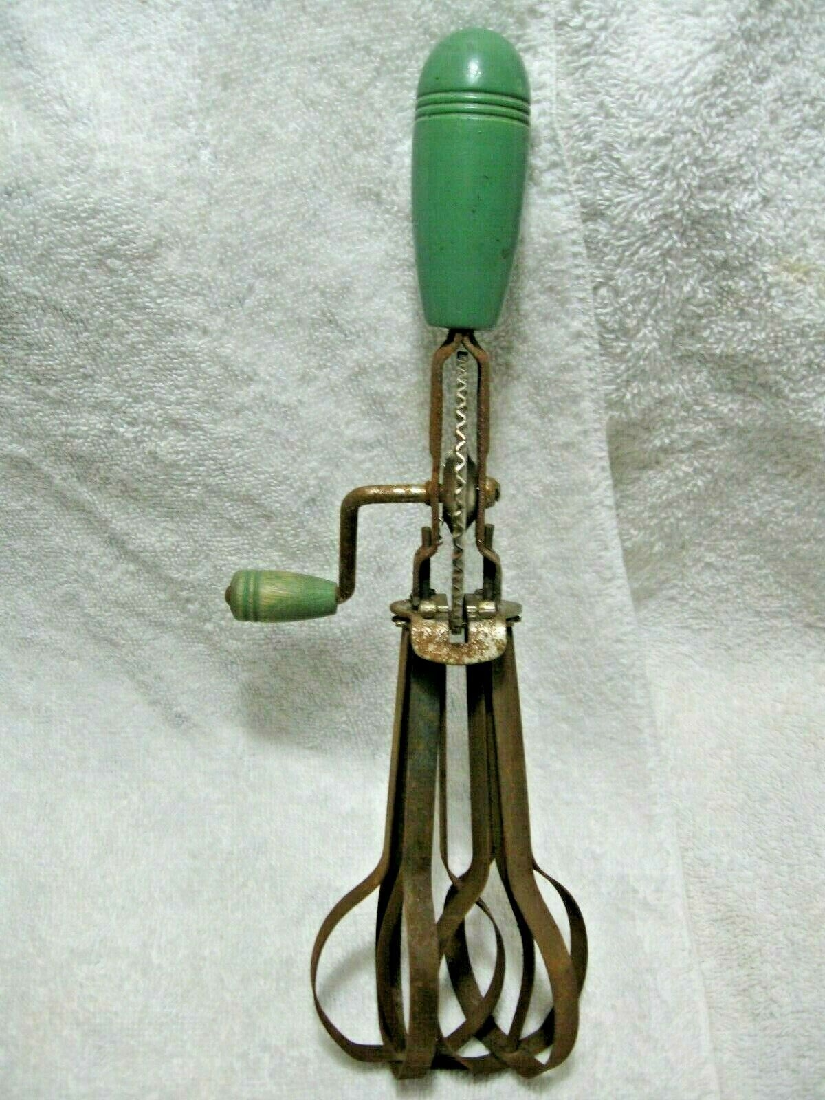 Vintage Collectible Hand Mixer/Beater By THE TAPLIN MFG.CO. With Age