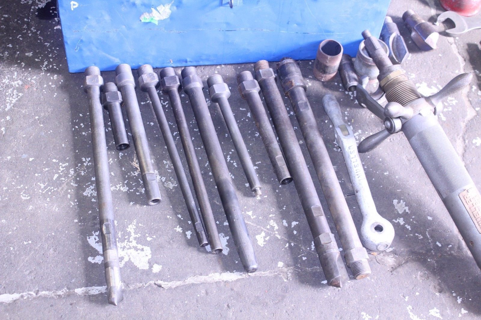 MUELLER MODEL D4 WATER MAIN TAPPING MACHINE WITH TONS OF ACCESSORIES