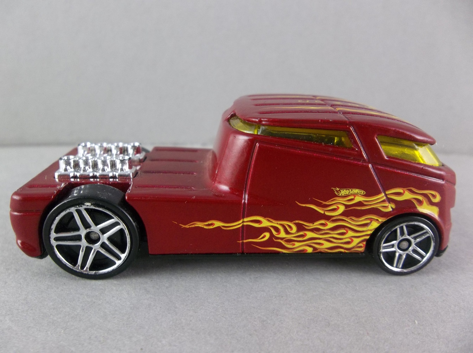 Hot Wheels 2006 Qombee Red With Flames Diecast Vehicle Contemporary