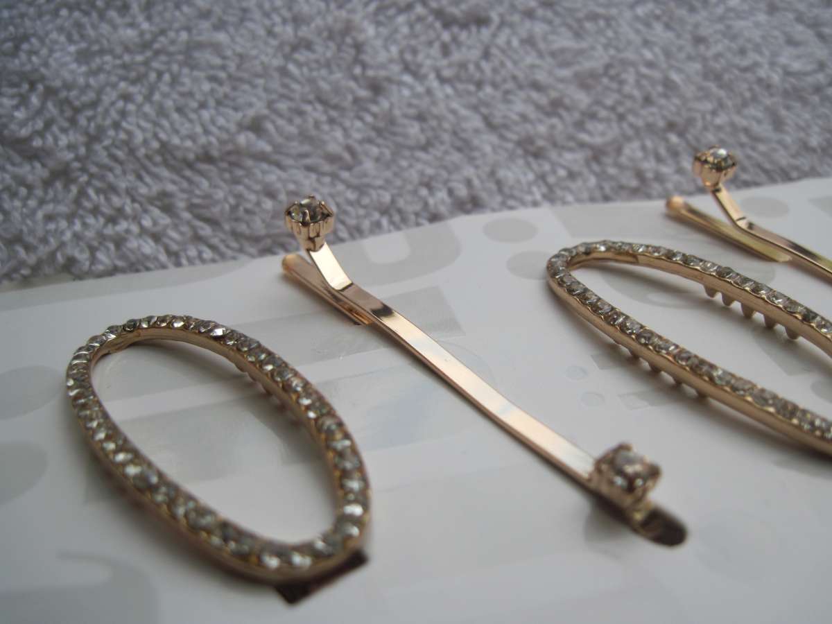 4 Scunci Gold Metal Diamond Accents Bobby Slide Hair Pins Tight Secure Barrettes