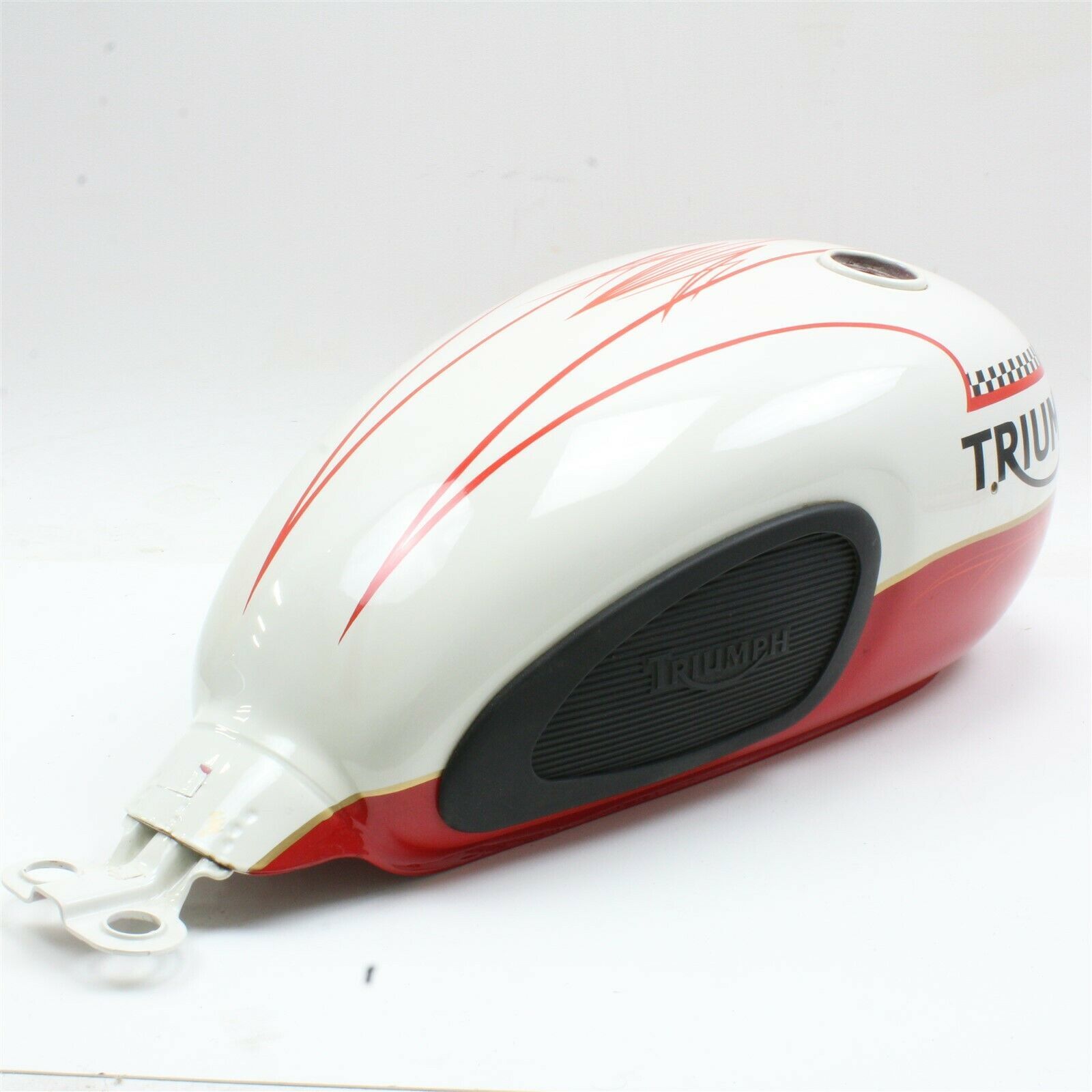 triumph bonneville t120 fuel tank capacity