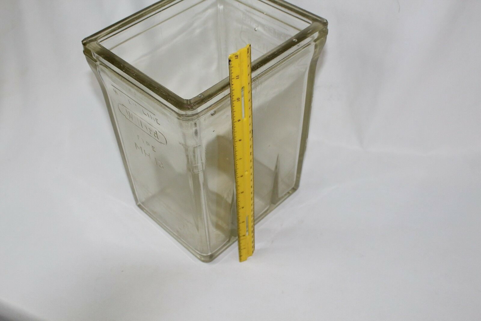 Vintage Antique Willard Type MH13 MH13 Lead Acid Glass Battery Box VG